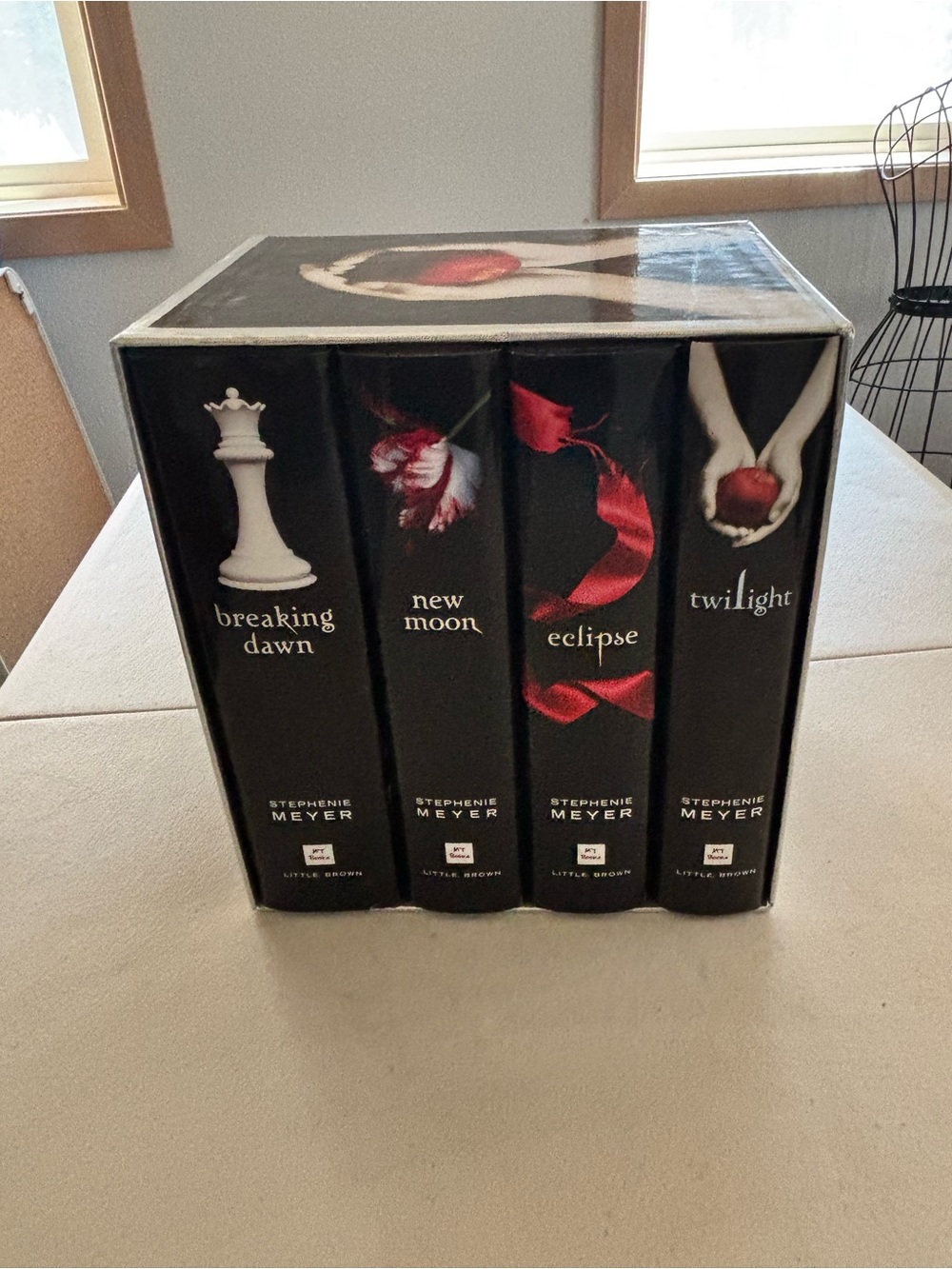 Twilight Saga by Stephanie Meyer Box Set - Black and Red